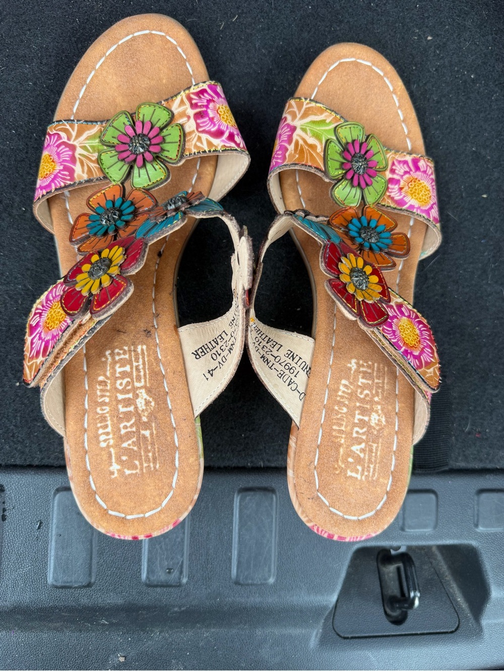 L'ARTISTE SUMMERFUN Tan Hand Painted  Adjustable Slide Sandals Size 41 US 9.5